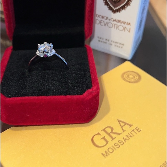 NIBWT luxury moissanite lotus ring🪷 S925
925 STERLING
SILVER STAMPED - Picture 5 of 8